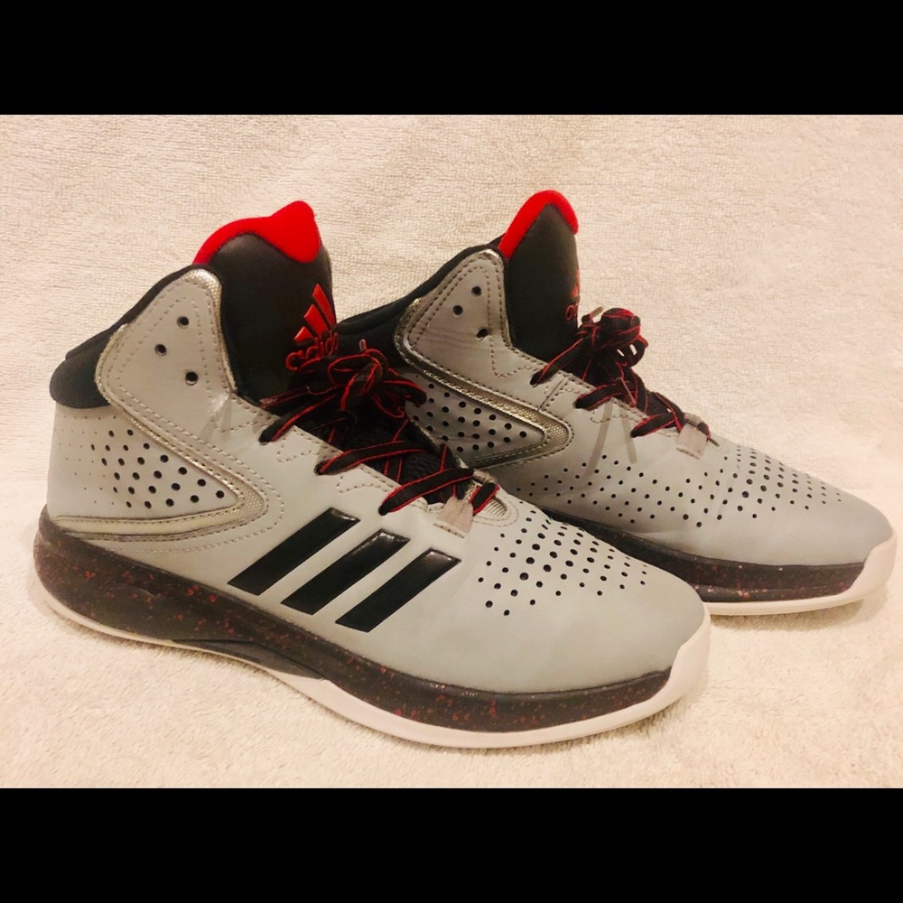 Basketball shoes - Picture 1 of 5